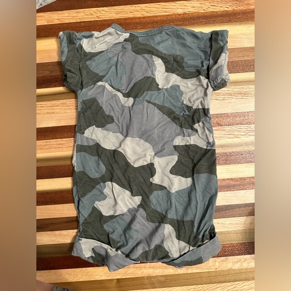 Lou Lou & Company Roger Camo Romper - Picture 2 of 3